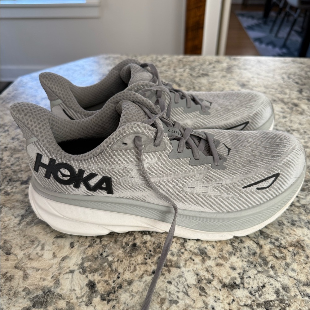 Hoka Clifton 9 Harbor Mist/Black Sneakers, Men’s Size 9.5 2E/Wide